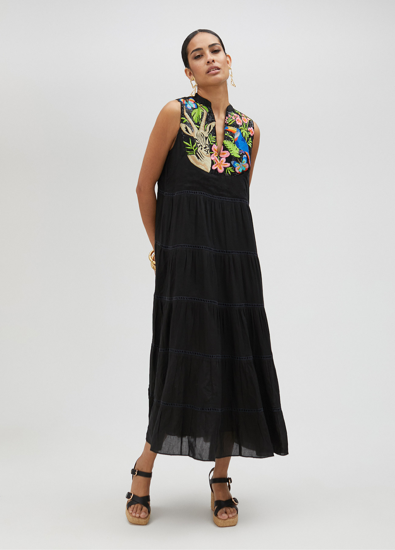 VESTIDO COMPRIDO COM BORDADO NO PEITO - LOLA CASADEMUNT