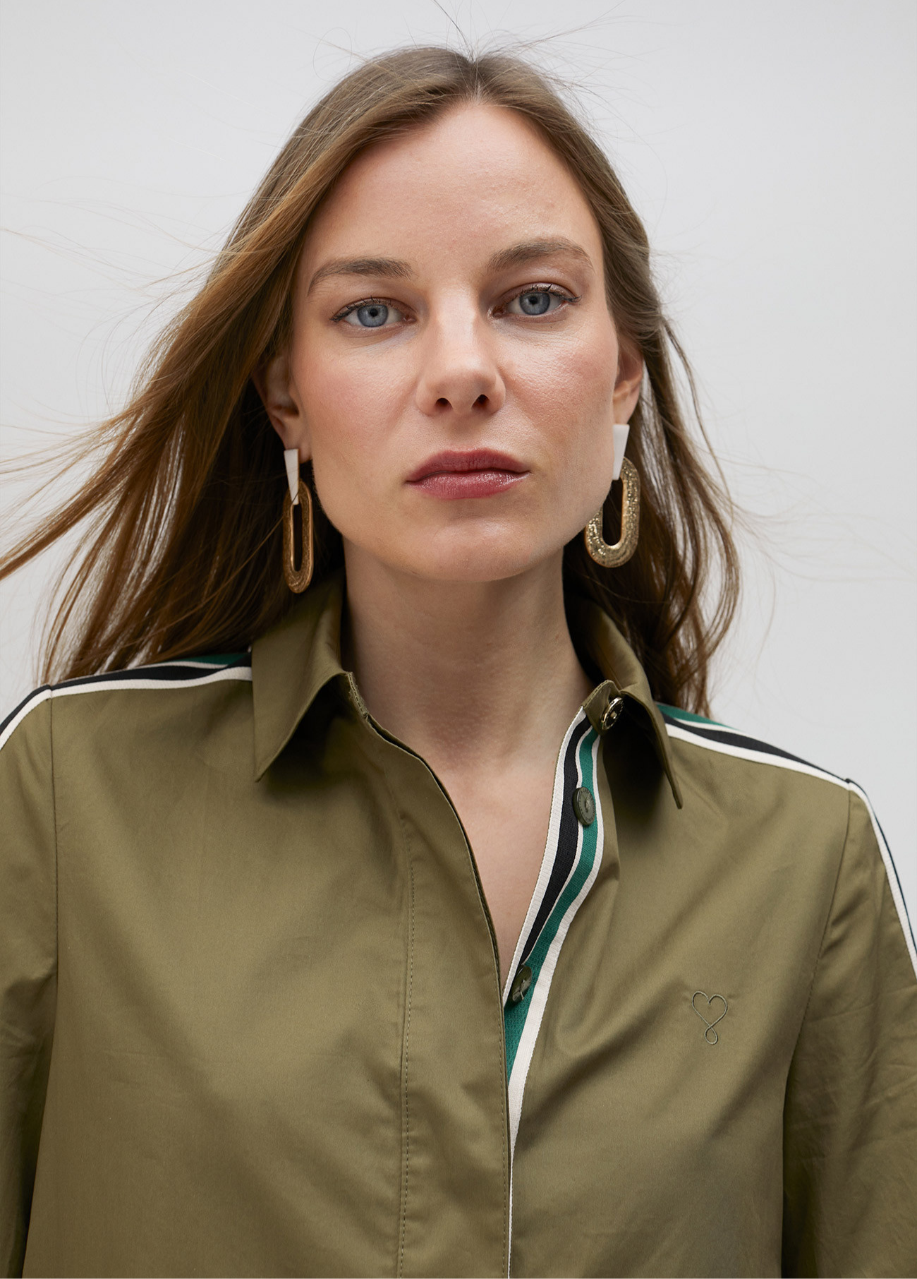 VESTIDO CAMISEIRO COM RISCAS NAS MANGAS - LOLA CASADEMUNT