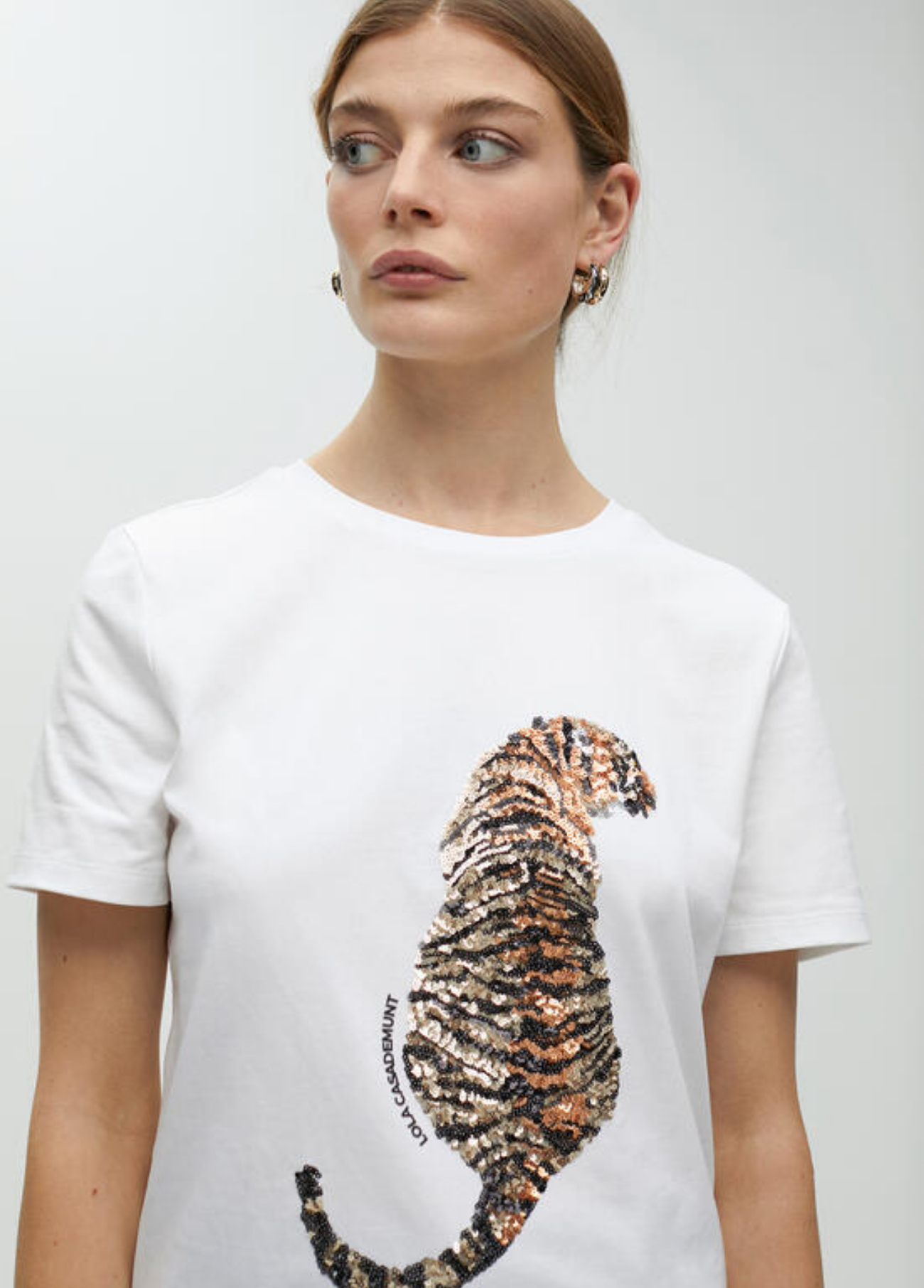 T-SHIRT COM APLICAÇÃO TIGRE EM LANTEJOULAS - LOLA CASADEMUNT