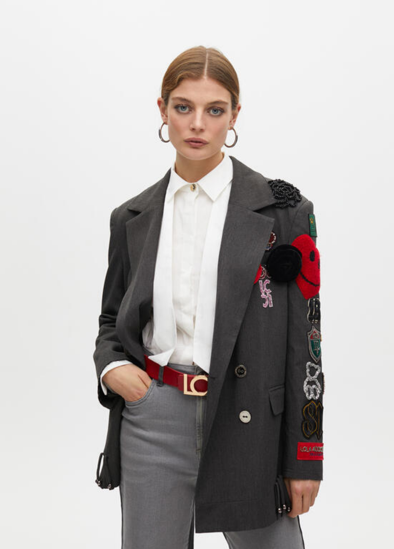 BLAZER OVERSIZED CINZA COM APLICAÇÕES E BORDADOS - LOLA CASADEMUNT
