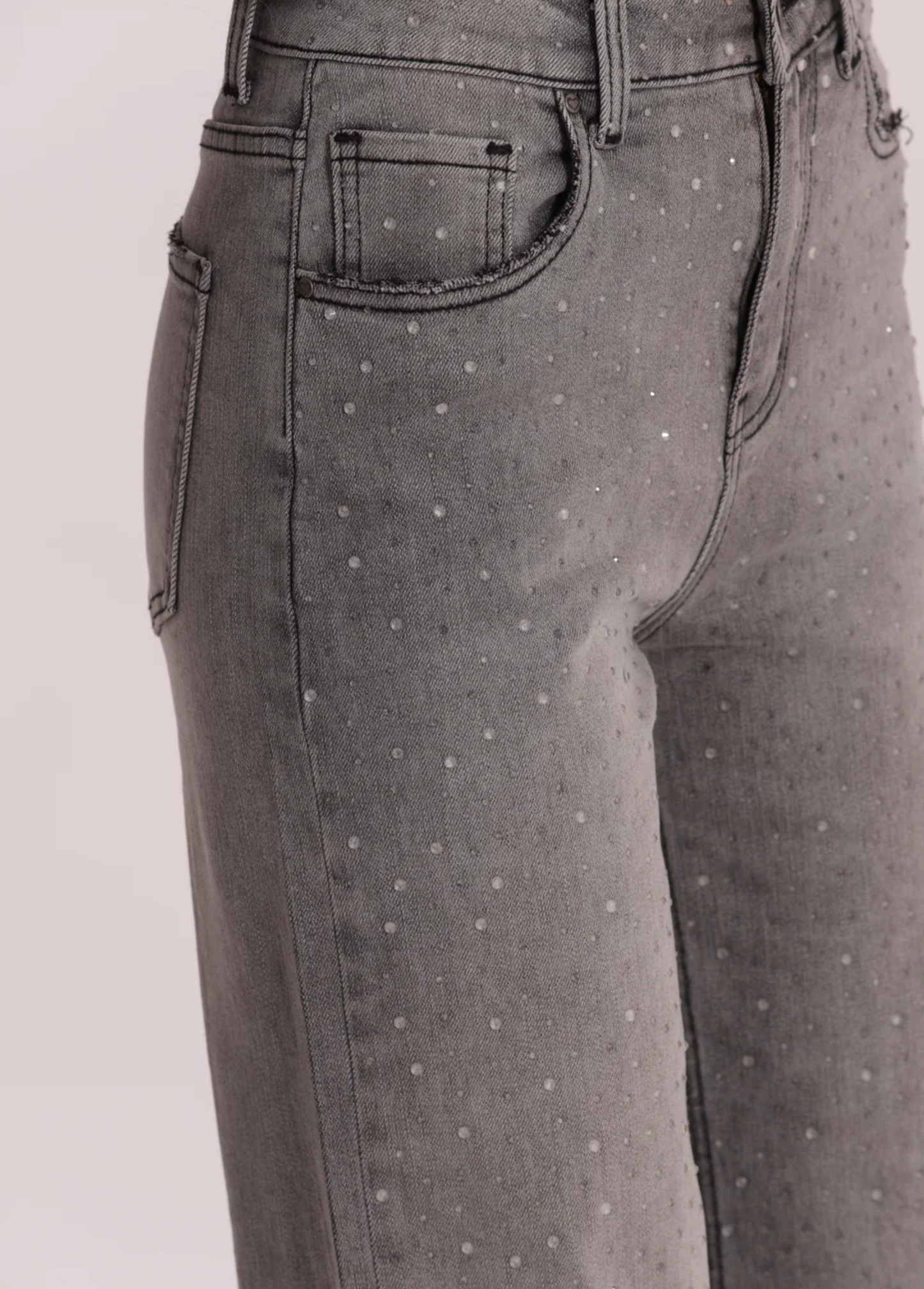 CALÇAS DE GANGA LARGAS COM STRASS À FRENTE - MIMI MUA