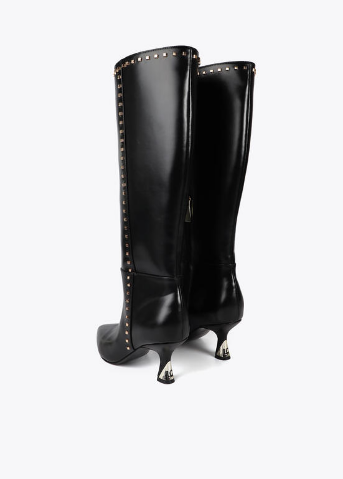 BOTAS COM TACHAS DOURADAS E PORMENOR DE SALTO DOURADO - LOLA CASADEMUNT