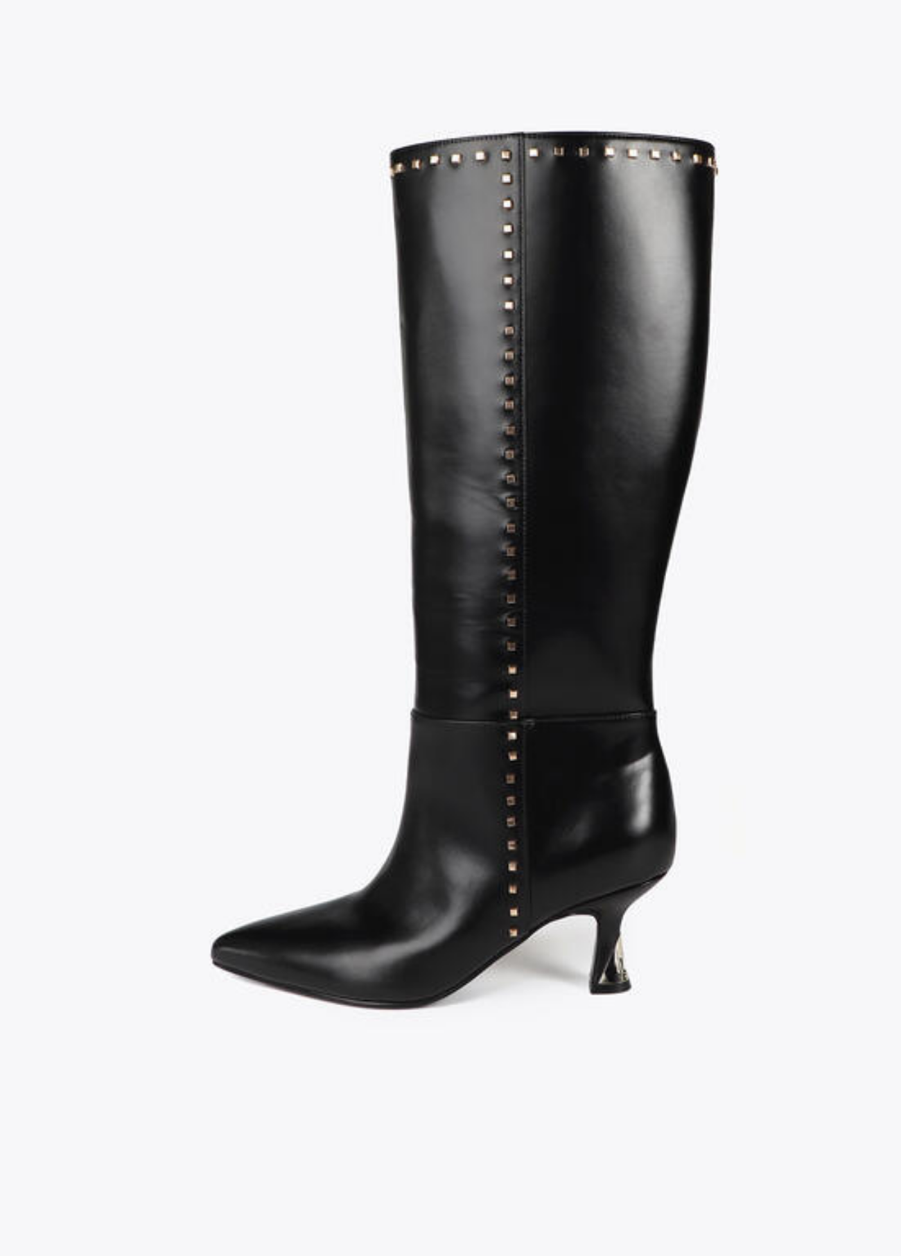 BOTAS COM TACHAS DOURADAS E PORMENOR DE SALTO DOURADO - LOLA CASADEMUNT