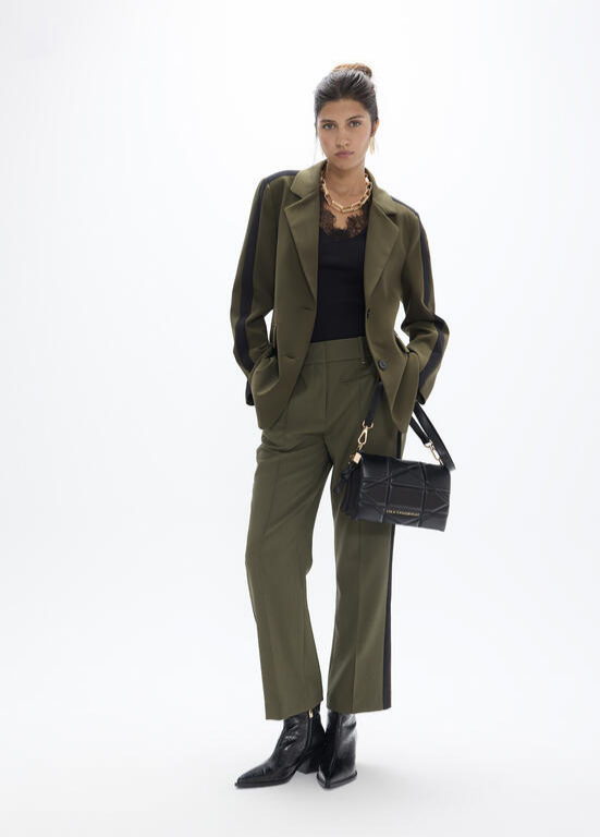 BLAZER VERDE KAKI COM CONTRASTE A PRETO E STRASS 1981 NAS COSTAS LC - LOLA CASADEMUNT
