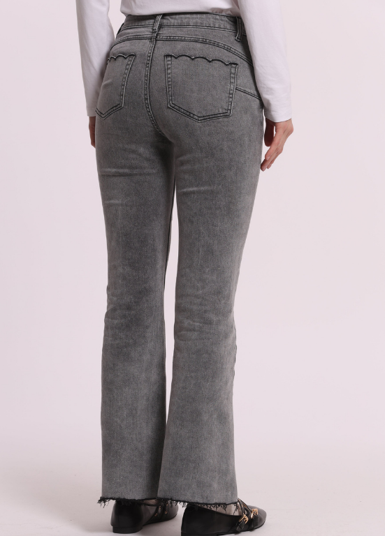 JEANS CINZA COM DEBROADO EM ONDA - MIMI MUA