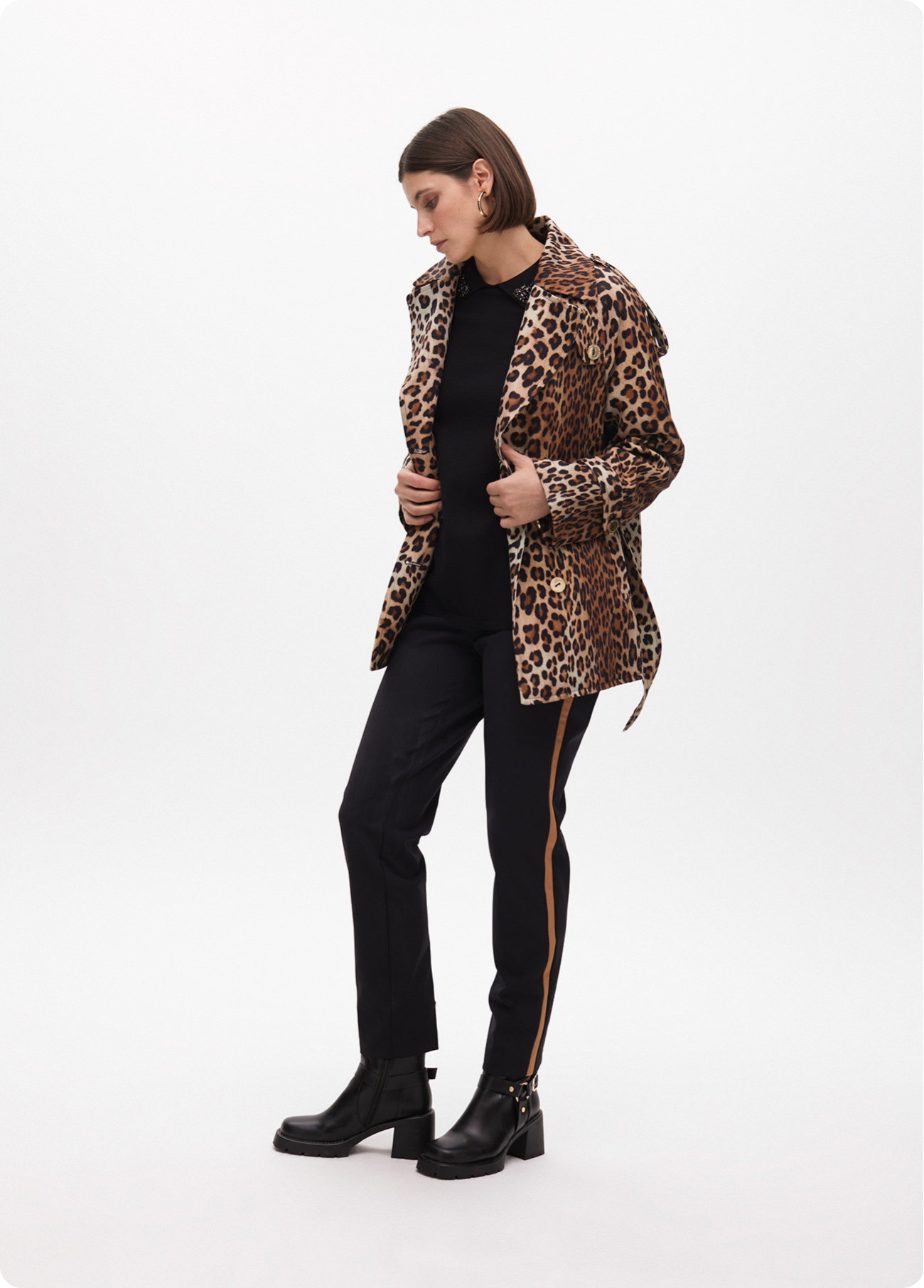 TRENCH COAT CURTA DE ANIAML PRINT COM CINTO - LOLA CASADEMUNT