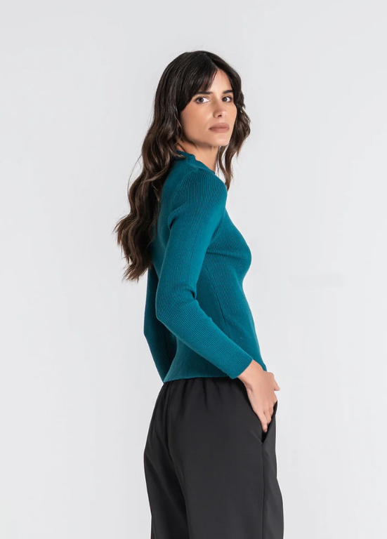 CAMISOLA DE MALHA COM RENDA NO DECOTE - RUGA