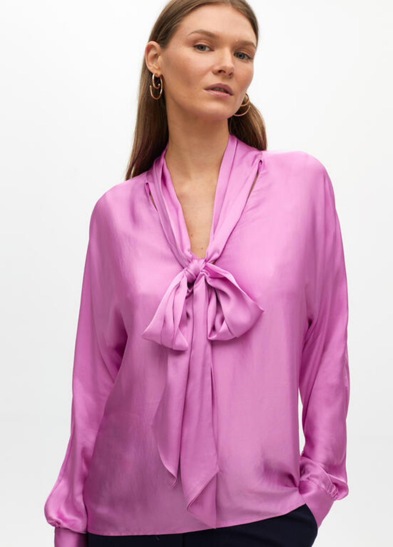 BLUSA DE CETIM ROSA COM LAÇO NA GOLA - LOLA CASADEMUNT BY MAITE