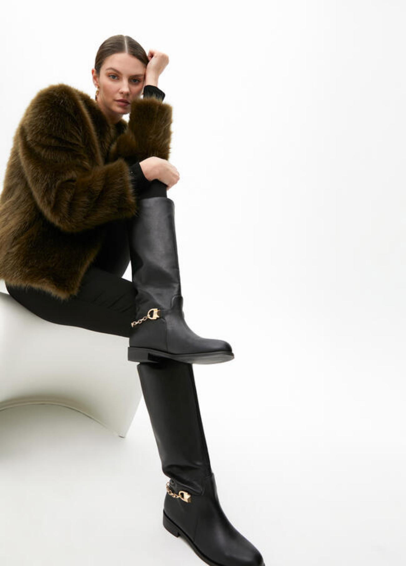 BOTAS ALTAS COM CORRENTE DOURADA - LOLA CASADEMUNT BY MAITE