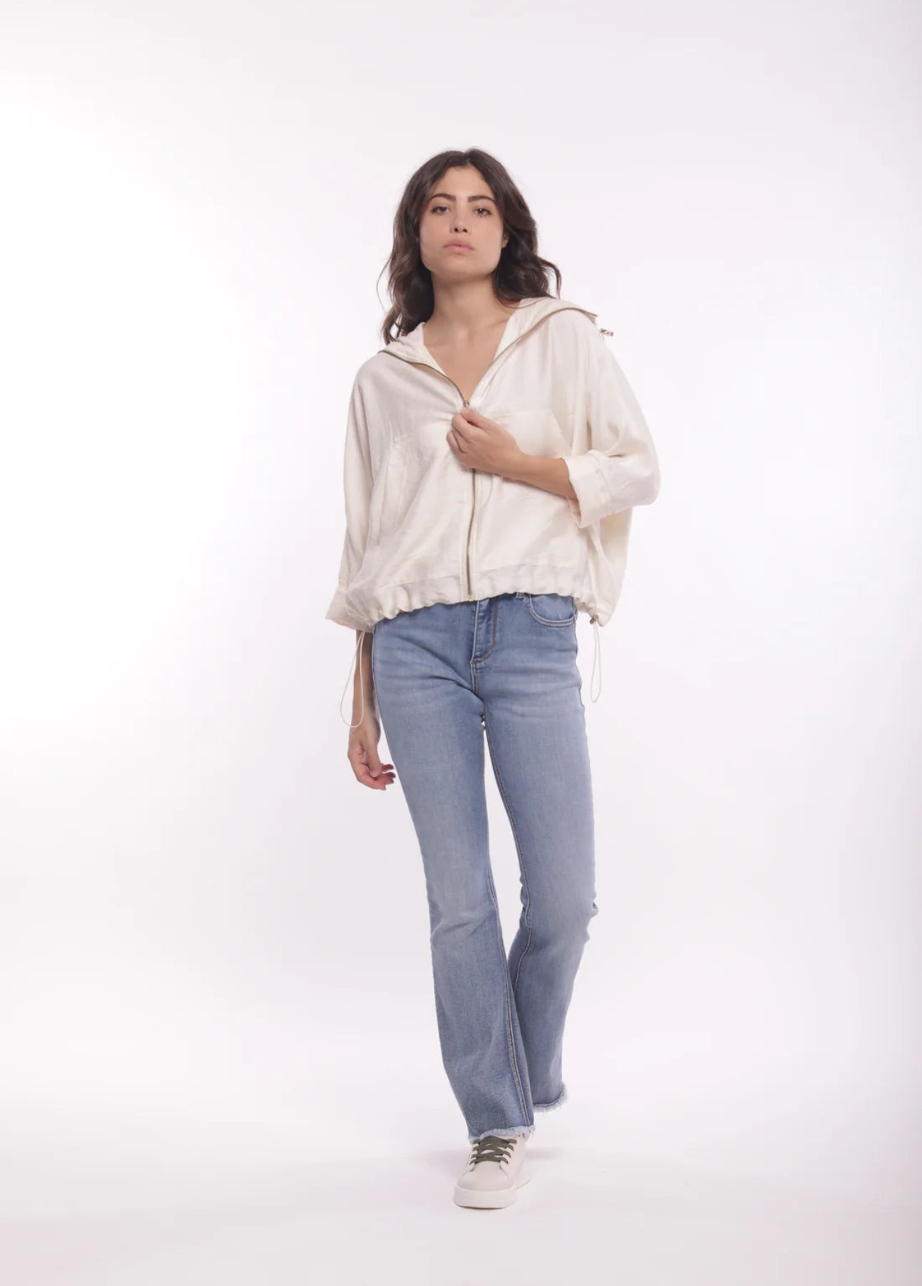 CALÇAS JEANS FLARE COM DETALHE NO BOLSO - MIMI MUA