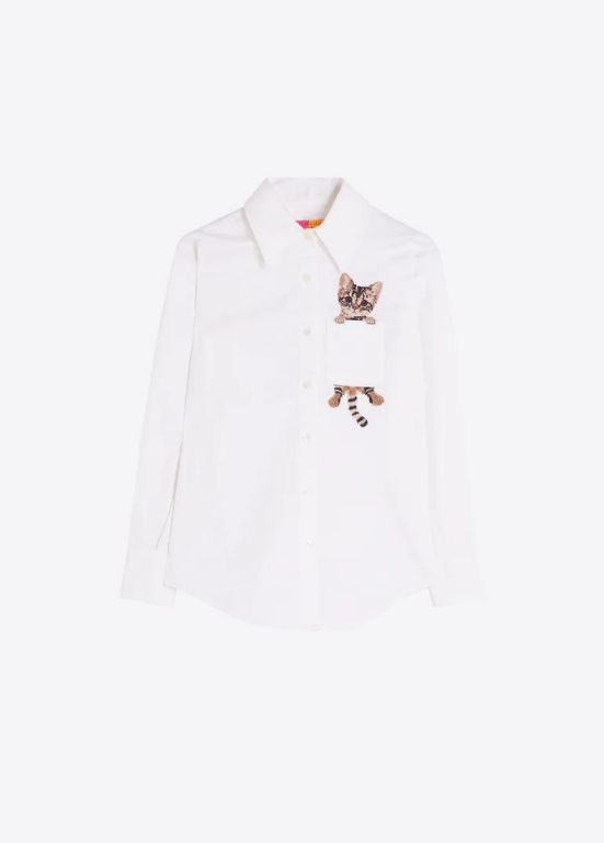 CAMISA BRANCA DE MANGA COMPRIDA COM BORDADO DE GATO NO BOLSO - VILAGALLO
