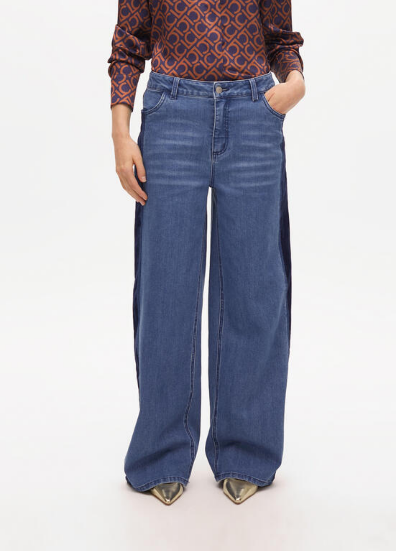 JEANS WIDE LEG COM FAIXA LATERAL EM VELUDO - LOLA CASADEMUNT