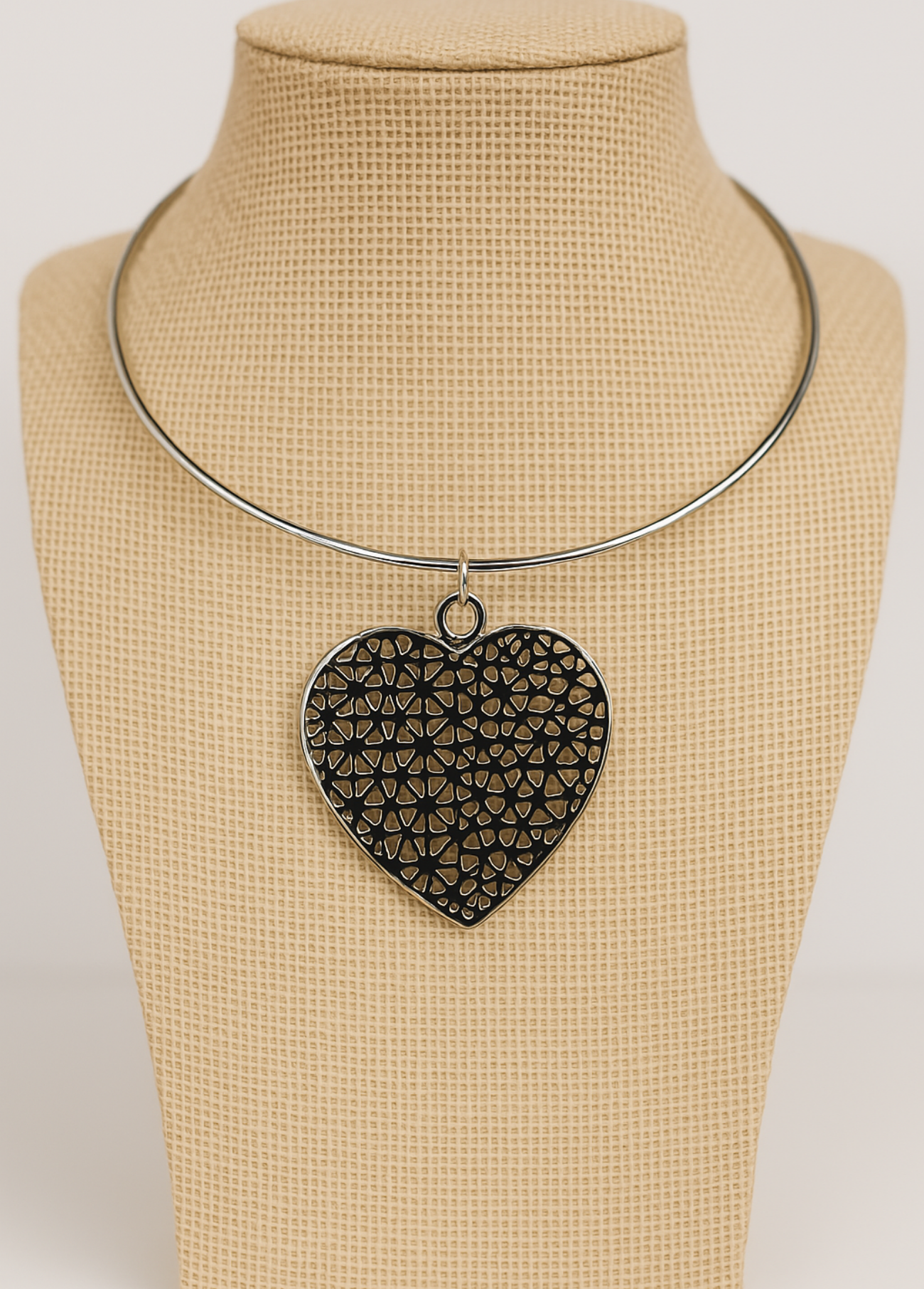 GARGANTILHA FINA COM PENDENTE EM CORAÇÃO - ALIBY