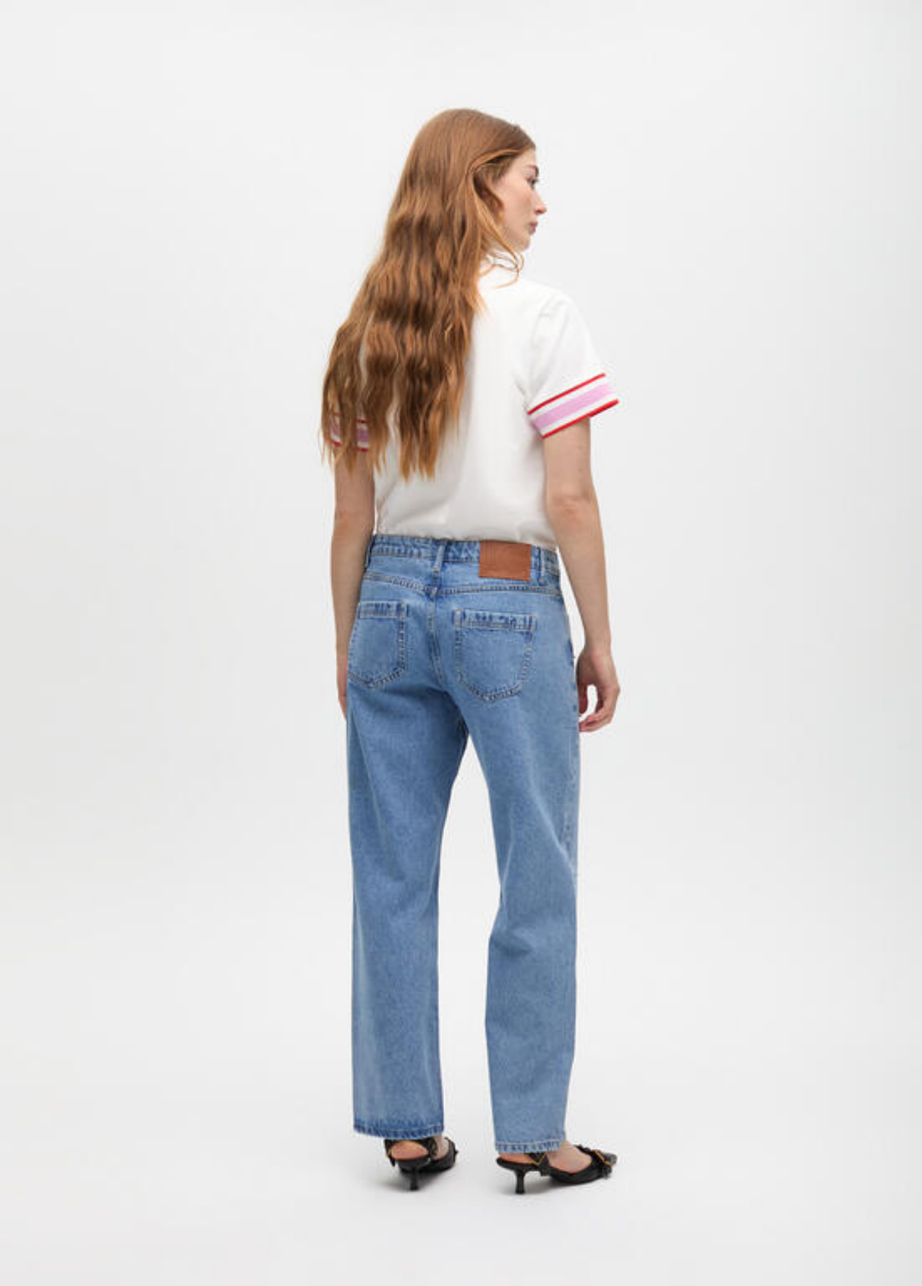 JEANS RETAS COM APLICAÇÕES - LOLA CASADEMUNT