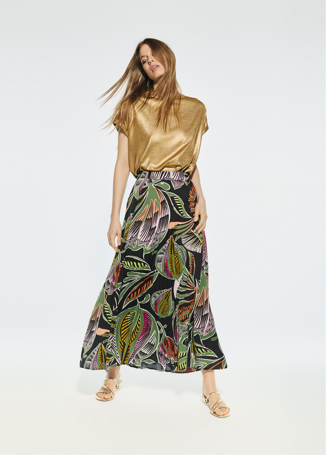 SAIA PLISSADA COM ESTAMPADO TROPICAL - LOLA CASADEMUNT