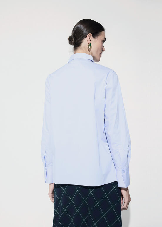 CAMISA AZUL COM APLICAÇÕES FRONTAIS LC - LOLA CASADEMUNT