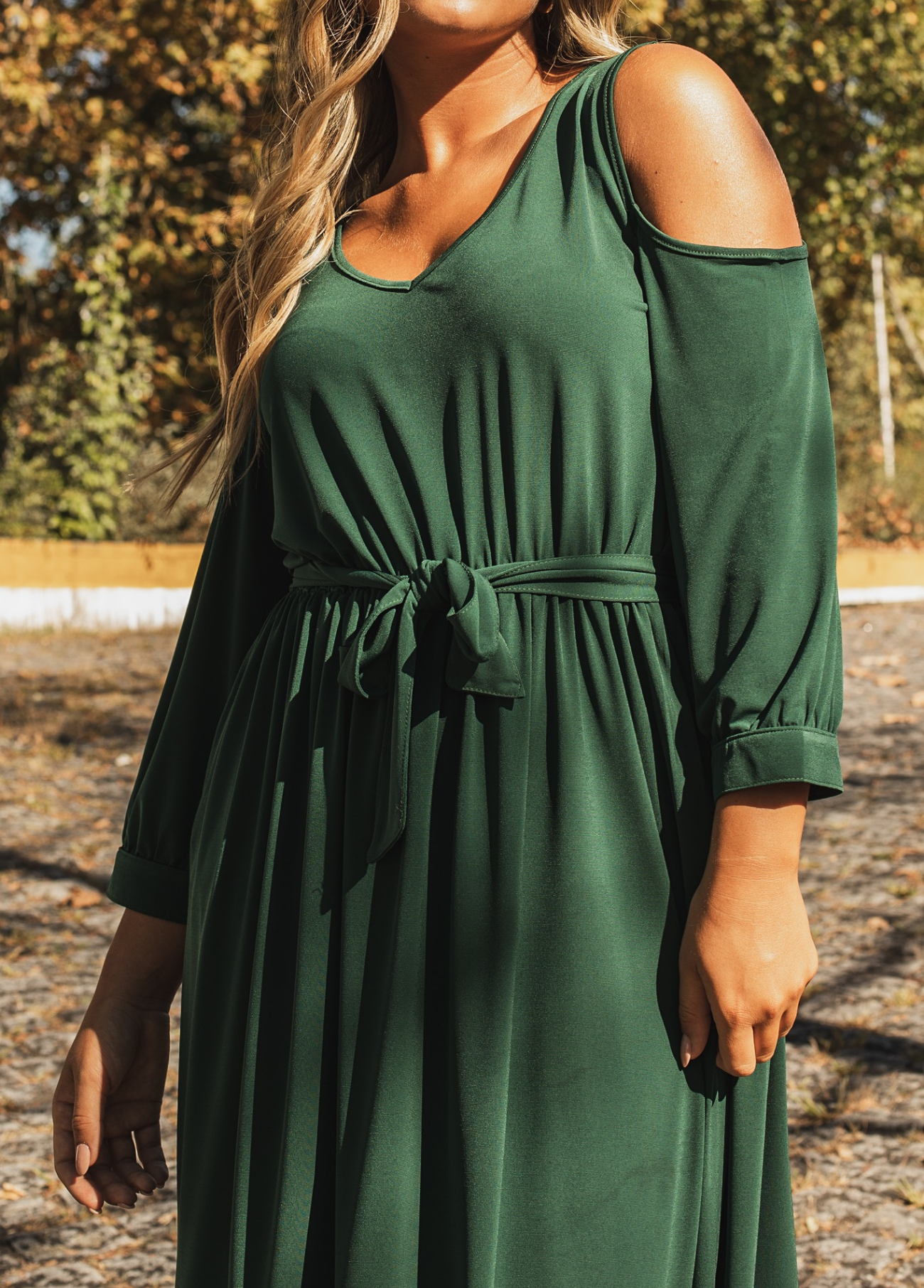VESTIDO COM ABERTURA OMBRO BÁSICO - FAME