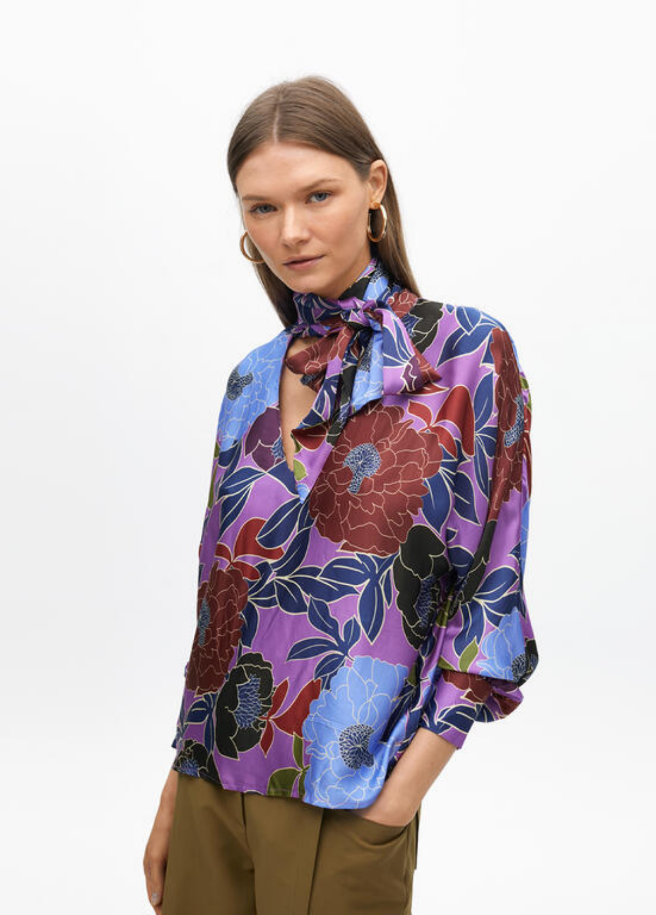 CAMISA ESTAMPADO FLORAL COM LAÇO NA GOLA - LOLA CASADEMUNT BY MAITE