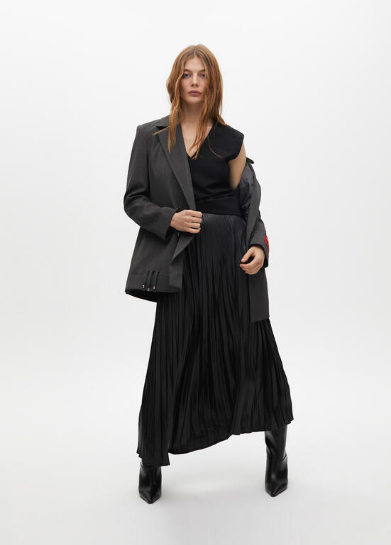 BLAZER OVERSIZED CINZA COM APLICAÇÕES E BORDADOS - LOLA CASADEMUNT