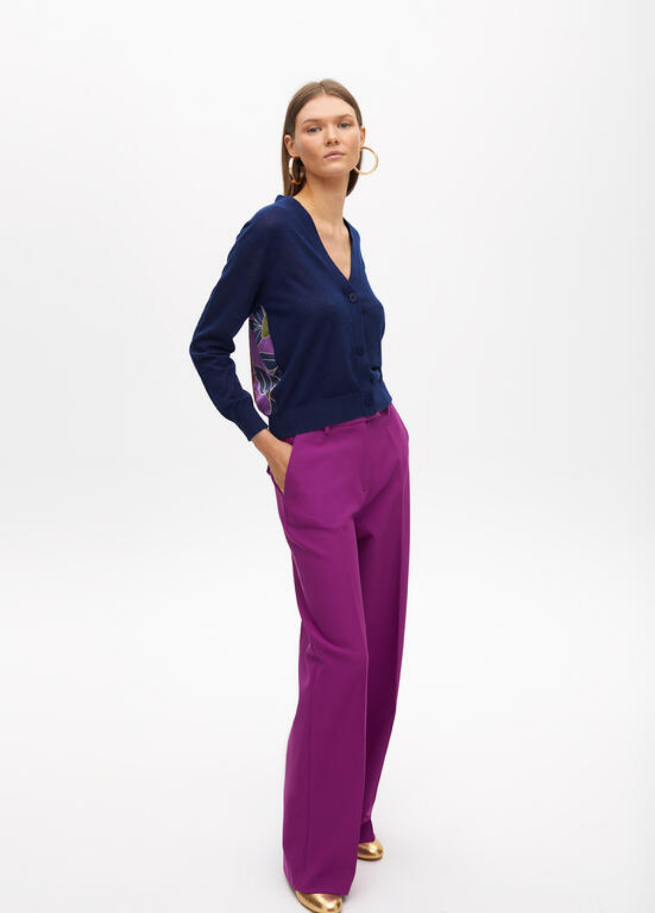 CARDIGAN AZUL COM COSTAS COM ESTAMPADO FLORAIS - LOLA CASADEMUNT BY MAITE
