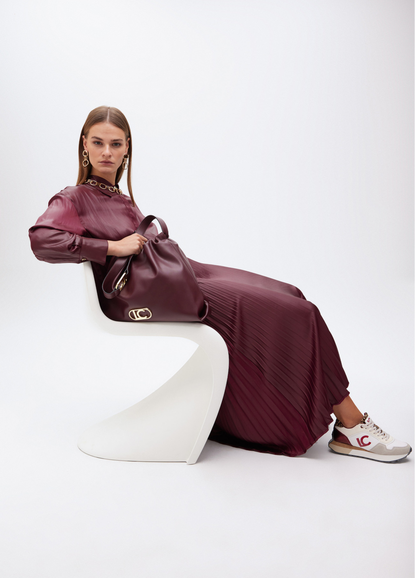 MALA SHOPPER EM ECOPELE COM LOGO OVAL - LOLA CASADEMUNT