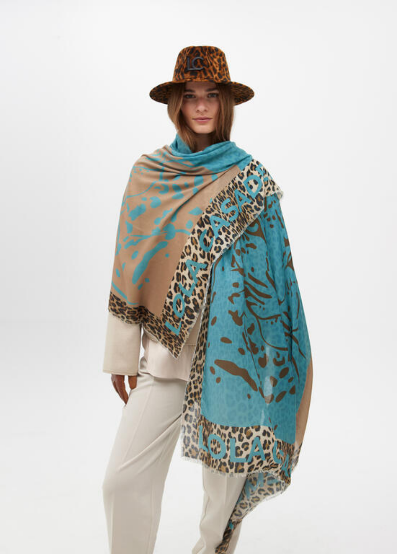 ÉCHARPE TURQUESA COM ESTAMPADO ANIMAL PRINT - LOLA CASADEMUNT