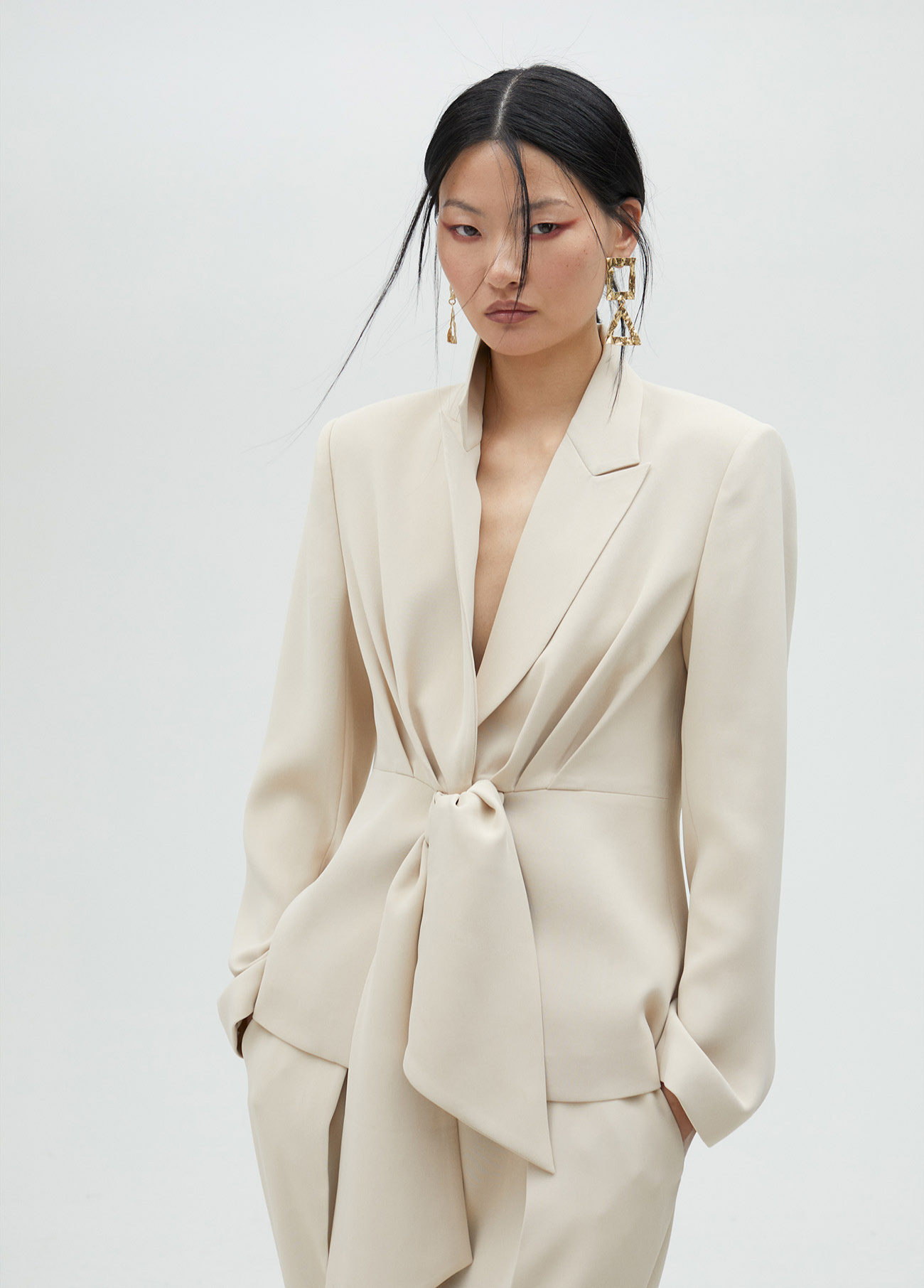 BLAZER CURTO COM NÓ - LOLA CASADEMUNT BY MAITE