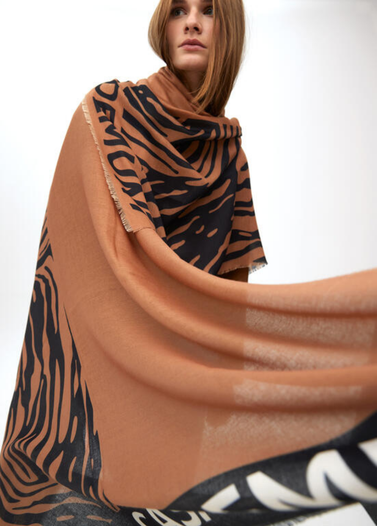 ÉCHARPE CAMEL PADRÃO ZEBRA - LOLA CASADEMUNT