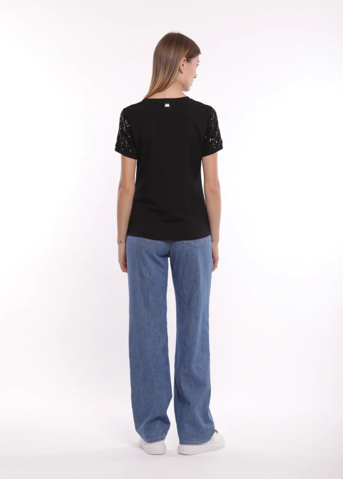 T-SHIRT COM BOLSO E MANGAS DE LANTEJOULAS - MIMI MUA
