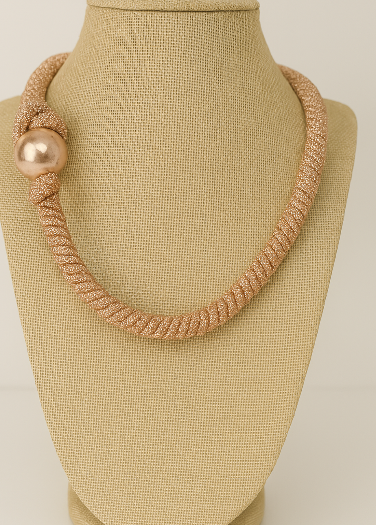 COLAR TIPO GARGANTILHA EM MALHA ENROLADA COM LUREX - ALIBY