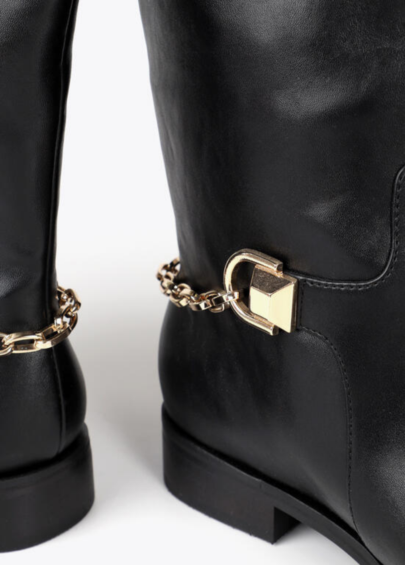 BOTAS ALTAS COM CORRENTE DOURADA - LOLA CASADEMUNT BY MAITE