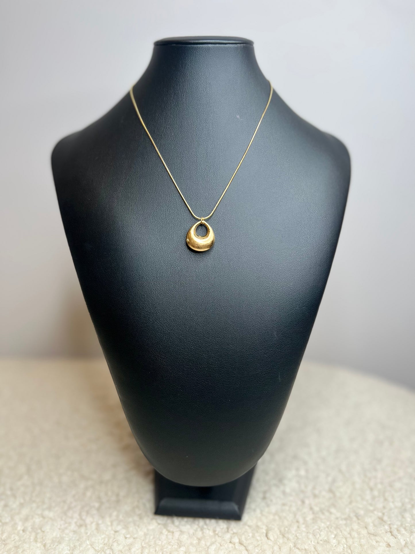 COLAR PENDENTE DOURADO - BASTTA