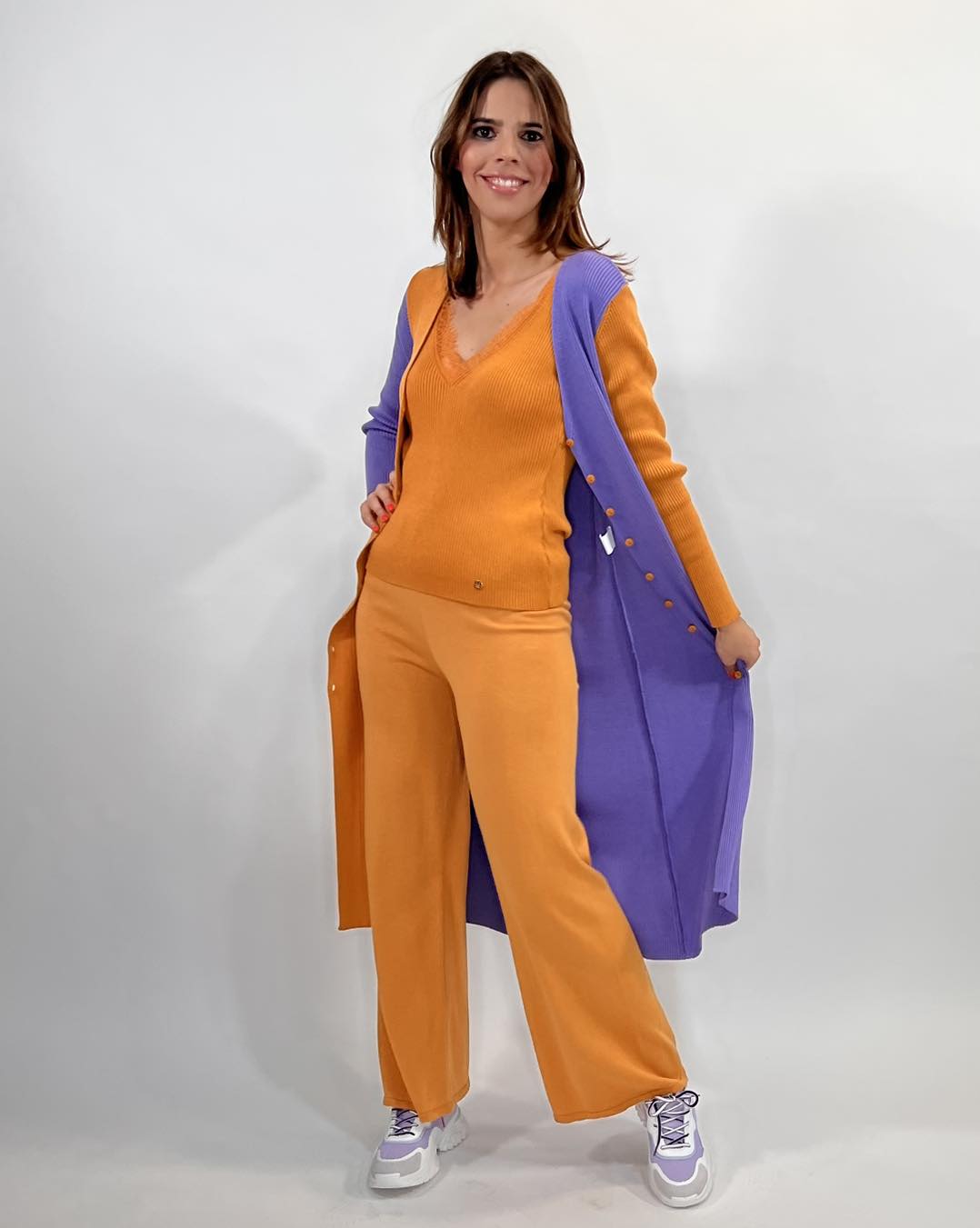 TOP MALHA COM RENDA NO DECOTE - RUGA
