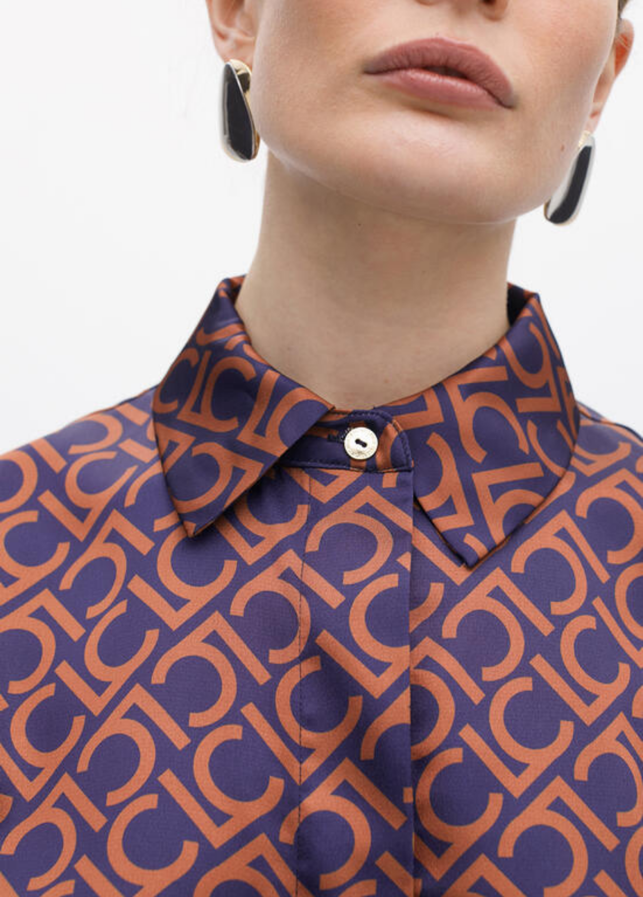CAMISA ACETINADA ESTAMPADA MANGA COMPRIDA - LOLA CASADEMUNT