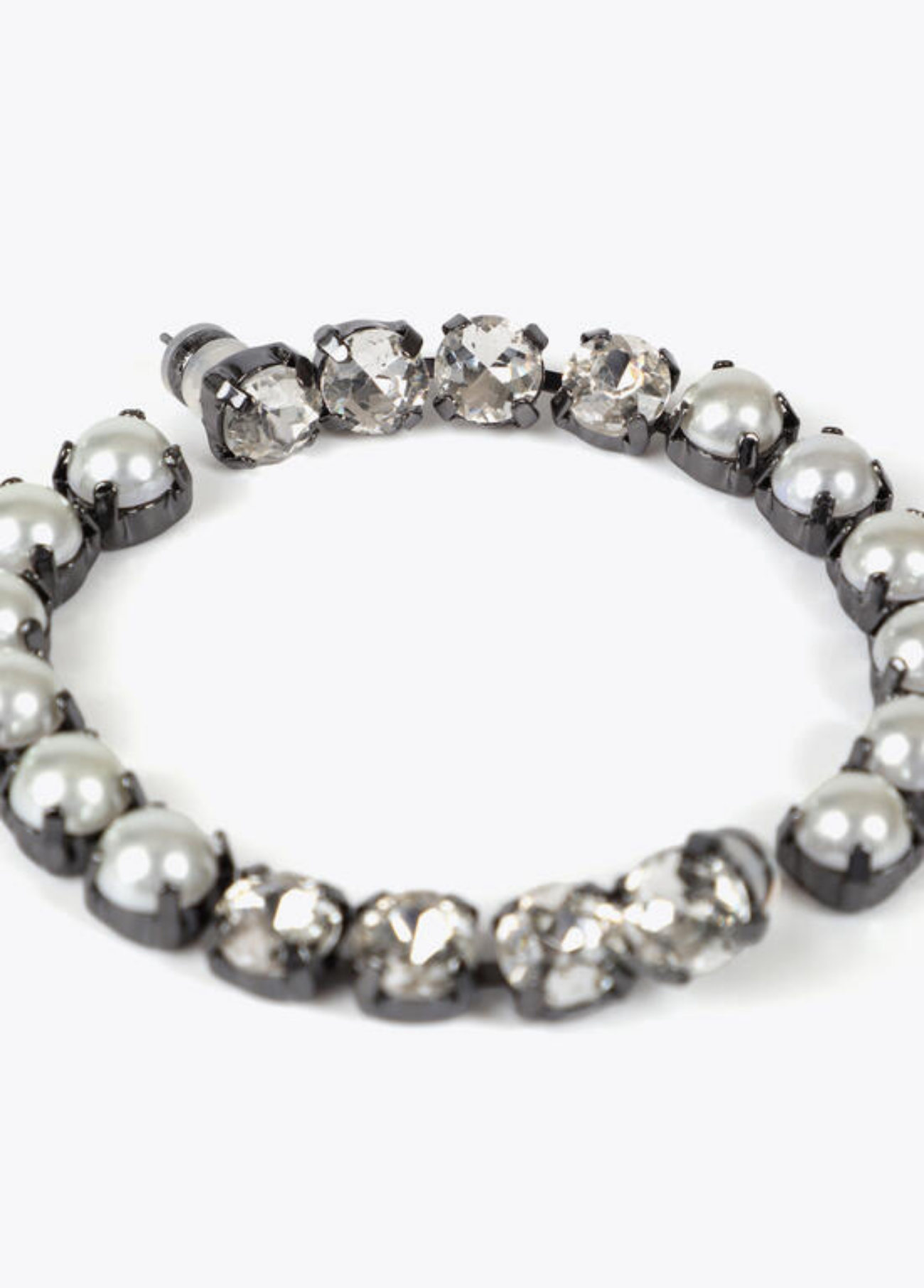 BRINCOS COMPRIDOS COM PÉROLAS E STRASS - LOLA CASADEMUNT