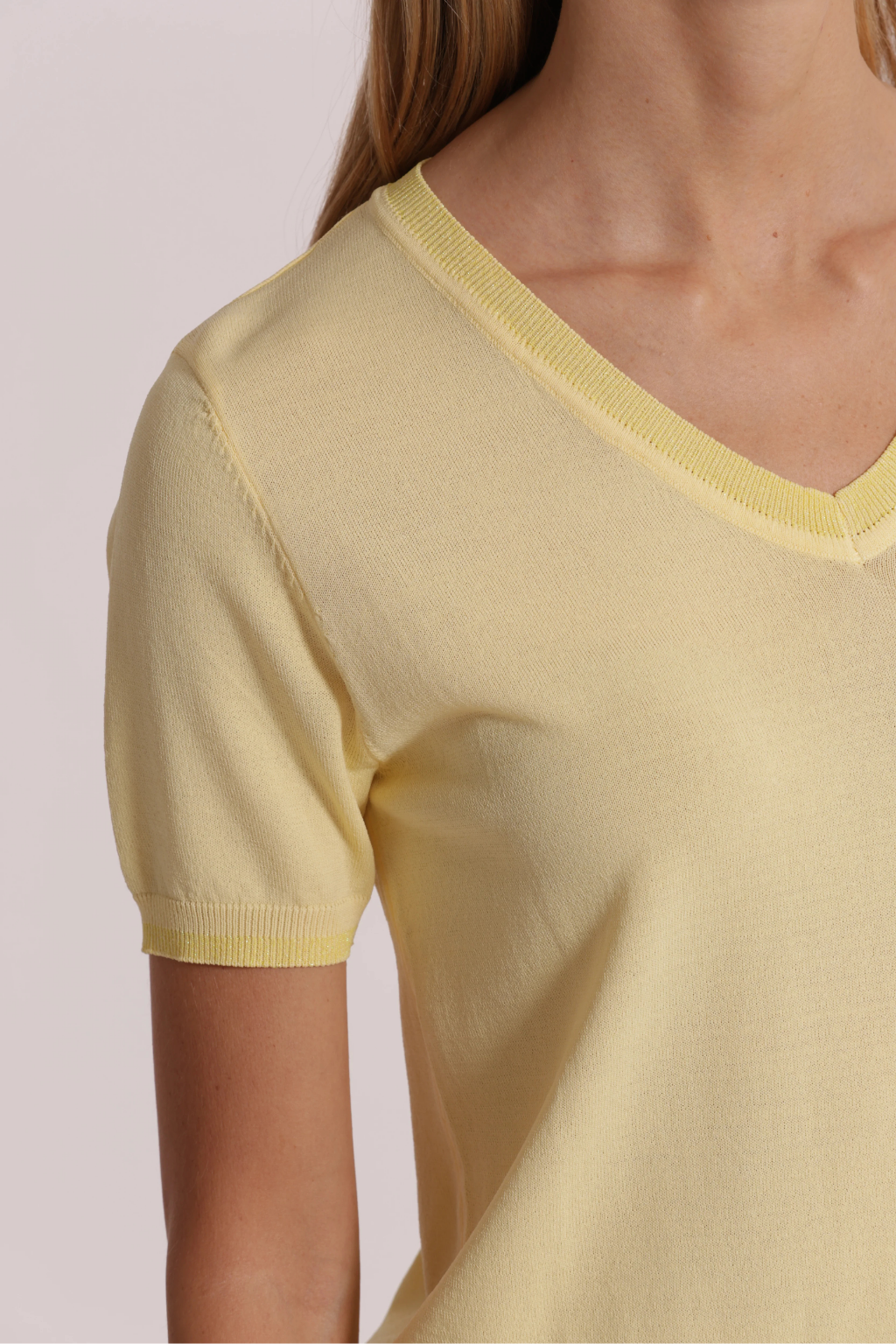 CAMISOLA DE MANGA CURTA COM DETALHES EM LUREX - MIMI MUA