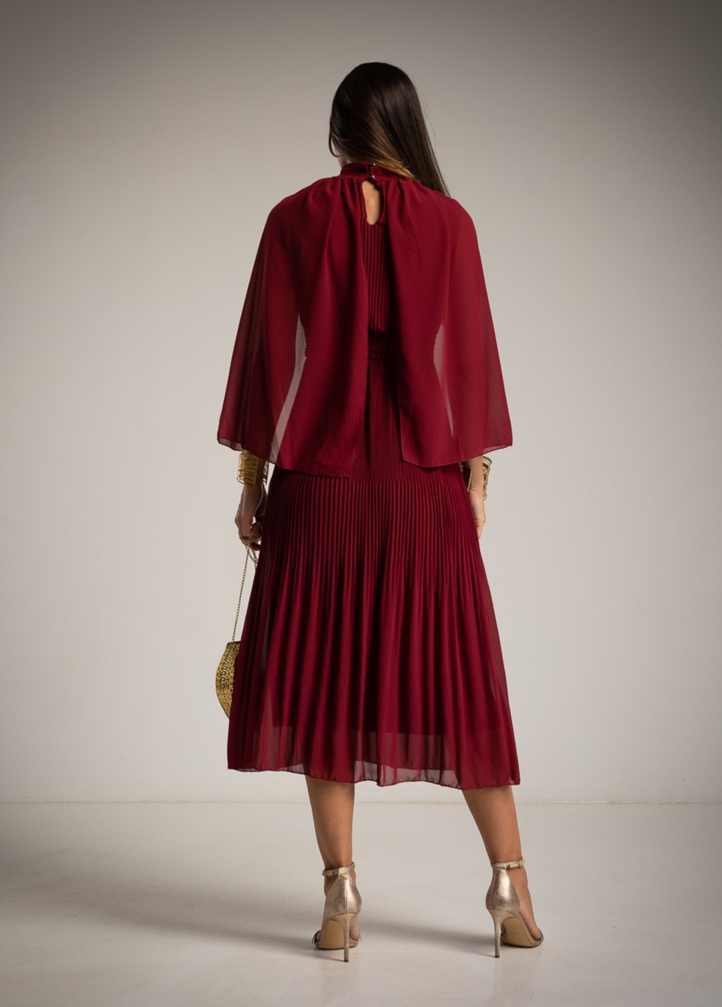 VESTIDO MIDI PLISSADO COM CAPA EM CHIFFON - ALBANOS