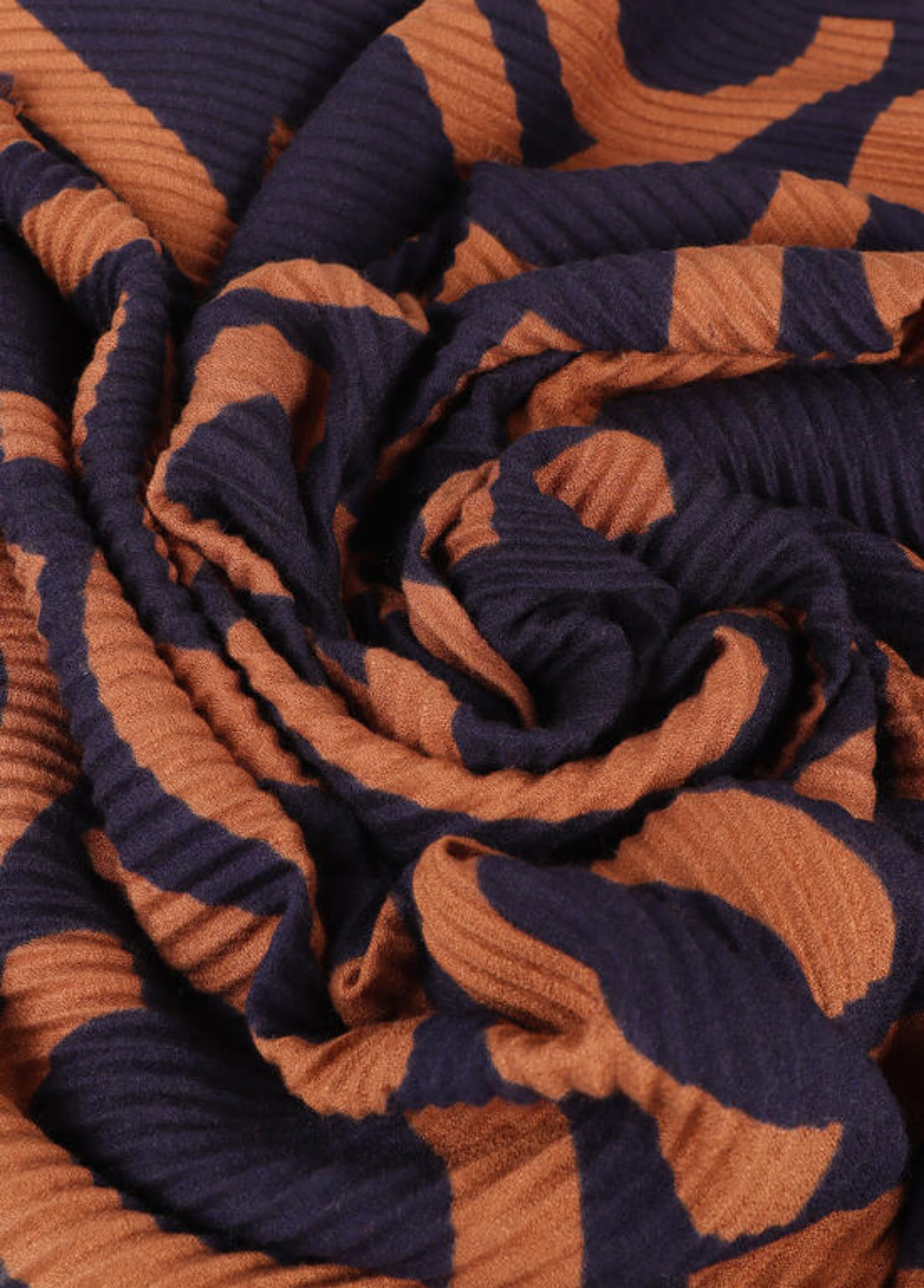 ÉCHARPE PLISSADA COM MONOGRAMA LC - LOLA CASADEMUNT