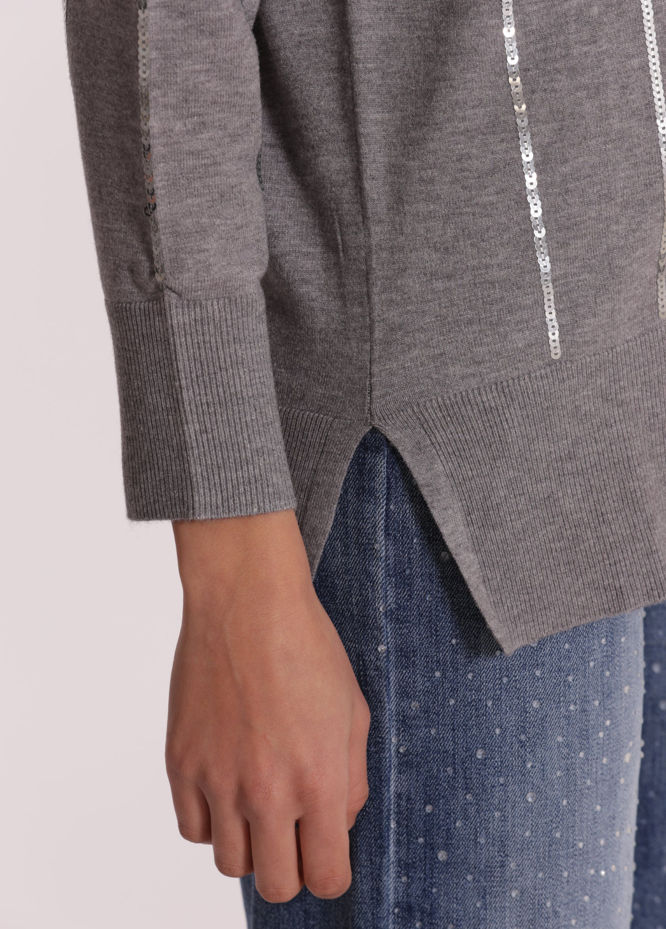 CAMISOLA DE MALHA COM PORMENORES EM LANTEJOULAS - MIMI MUA
