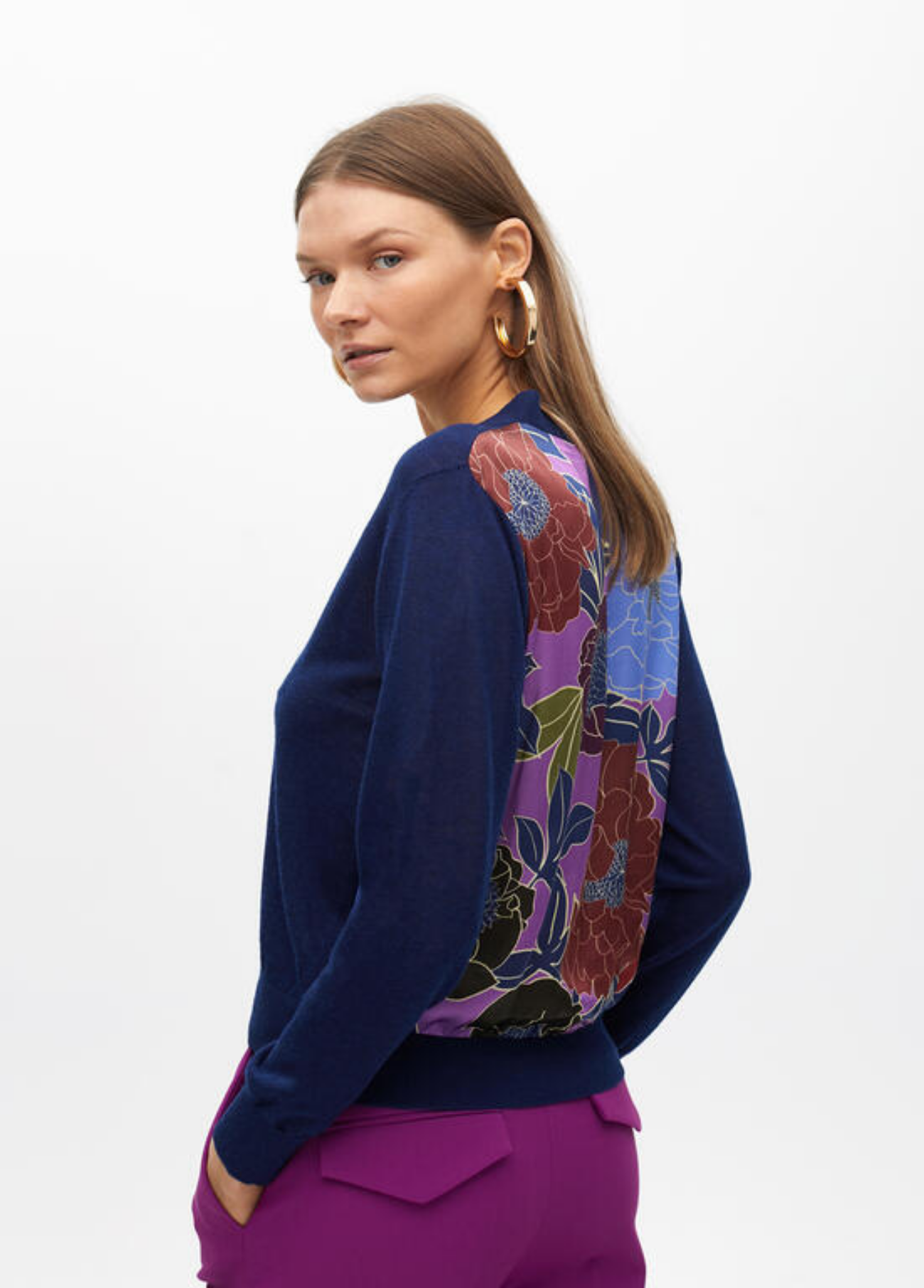 CARDIGAN AZUL COM COSTAS COM ESTAMPADO FLORAIS - LOLA CASADEMUNT BY MAITE