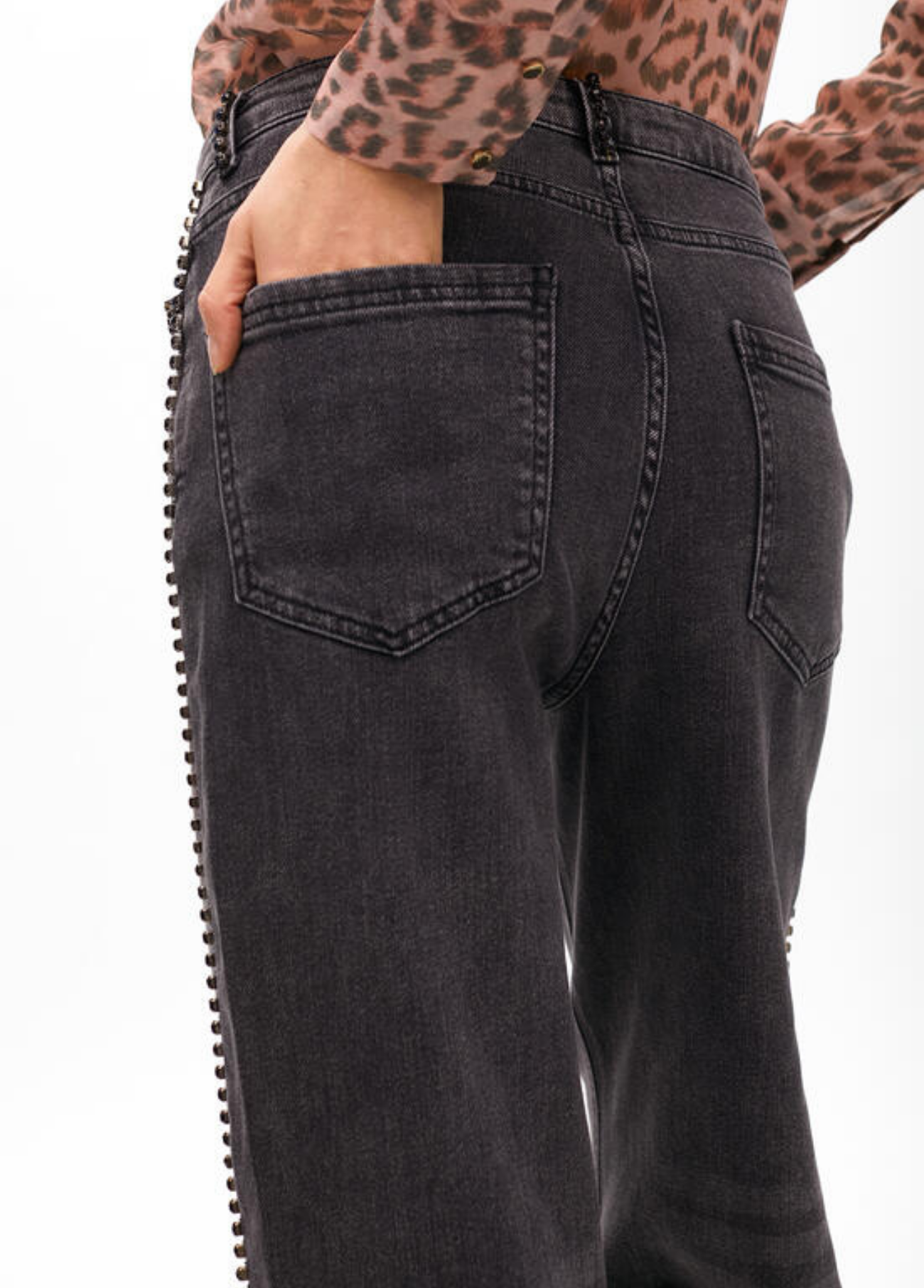 JEANS PRETAS COM APLICAÇÃO LATERAL - LOLA CASADEMUNT