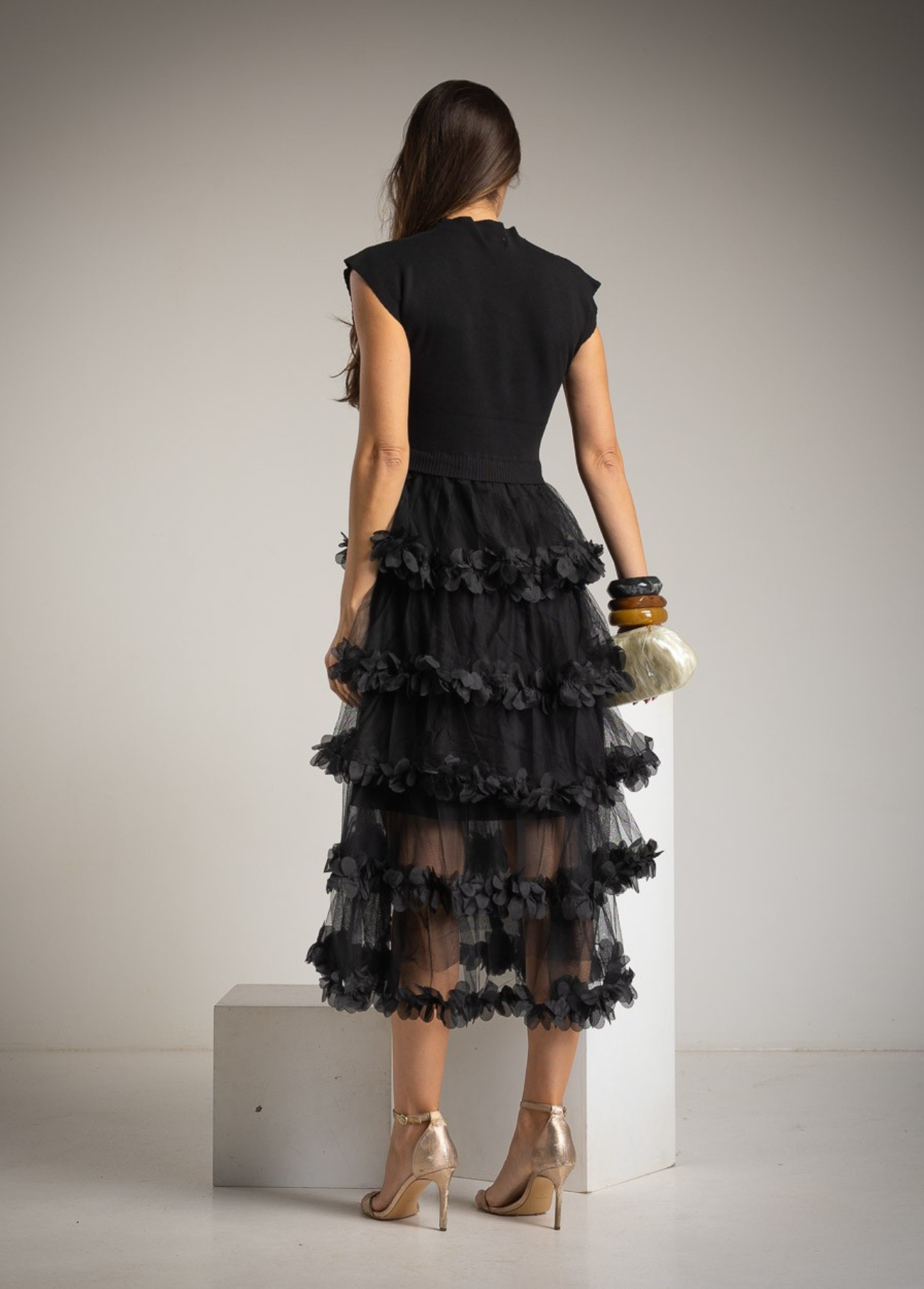 VESTIDO MANGA CAVA COM SAIA DE TULE E FLORES - ALBANOS