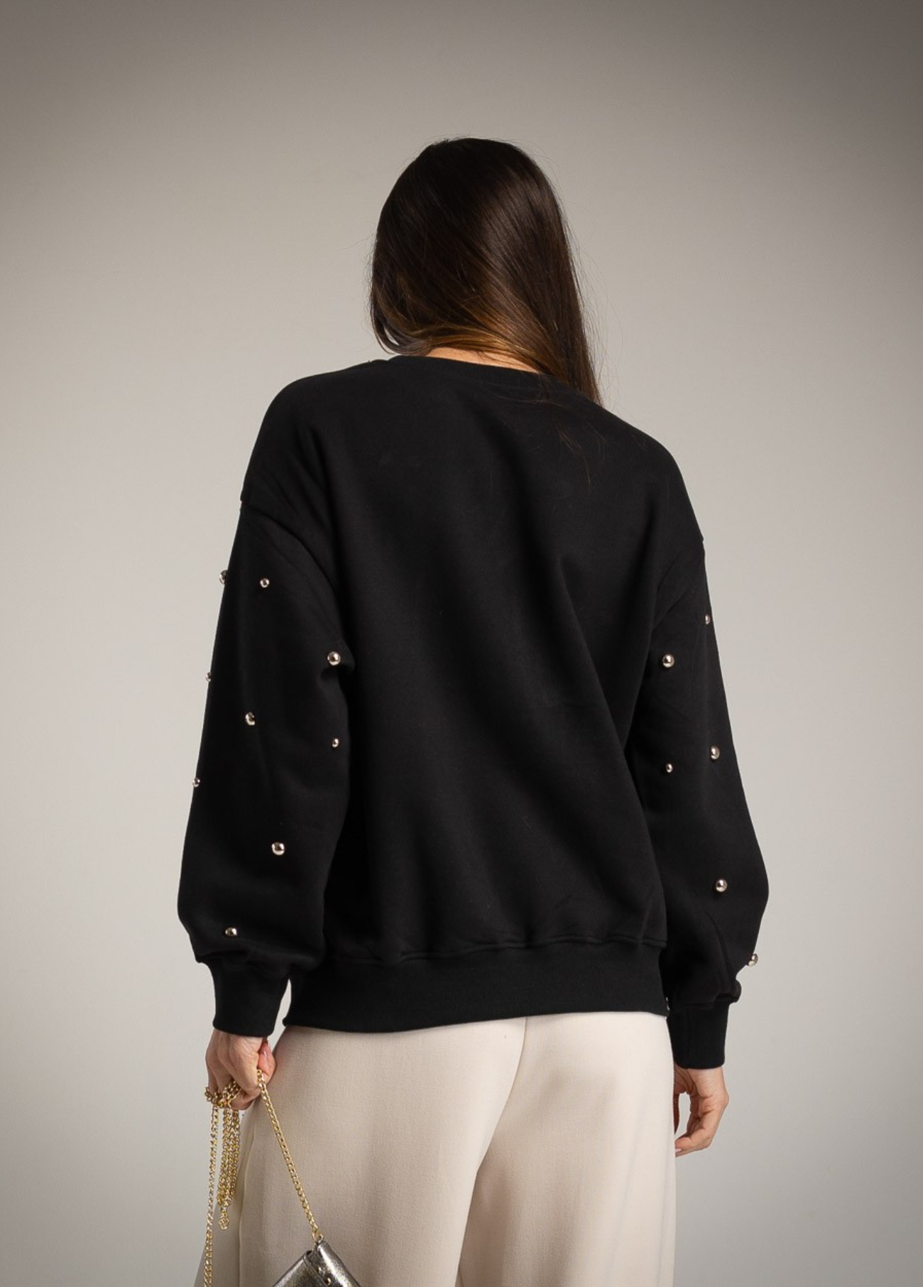 SWEATSHIRT PRETA COM APLICAÇÕES PRATA - ALBANOS