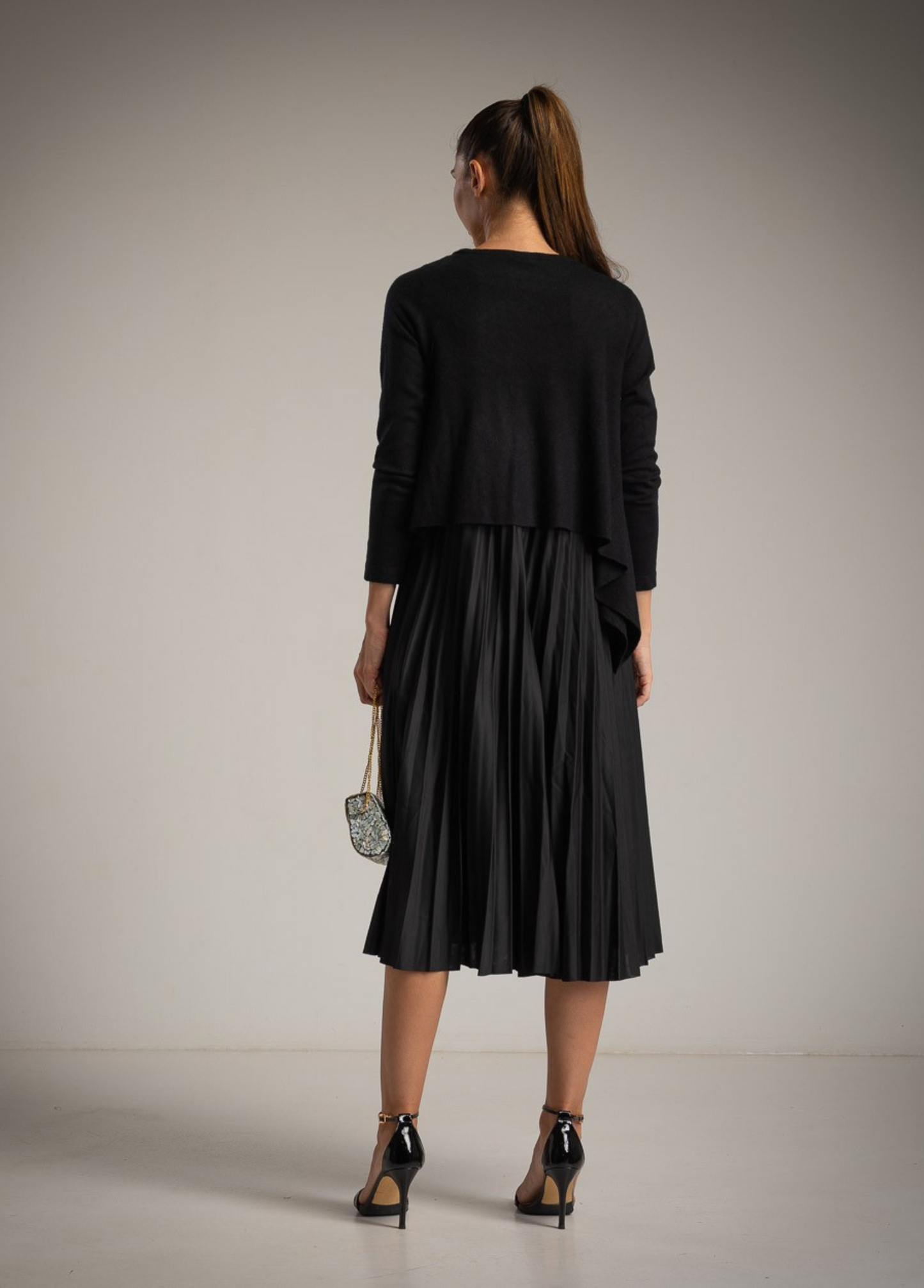 VESTIDO PLISSADO MIDI COM CAPA EM MALHA COM BRILHOS - ALBANOS