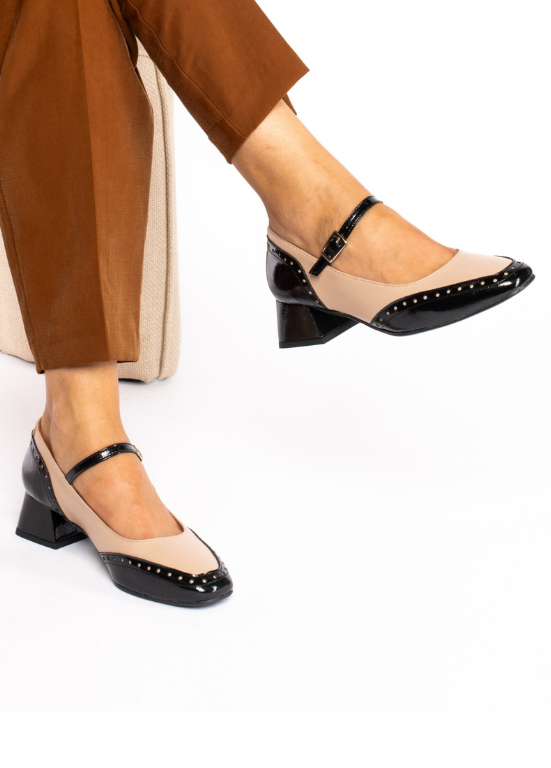 SAPATOS RETRO COM FIVELA - TAPADAS
