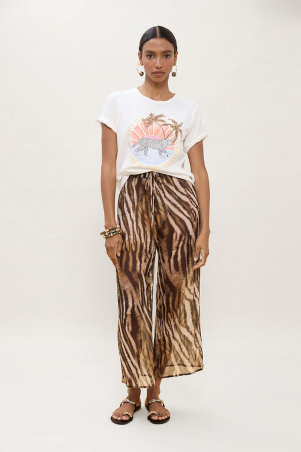 T-SHIRT BRANCA COM ESTAMPA TROPICAL ANIMAL - LOLA CASADEMUNT