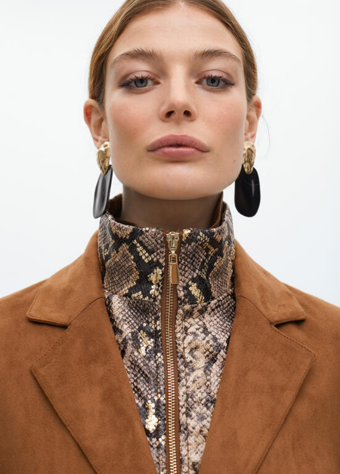 BLAZER CAMEL COM GOLA ANIMAL PRINT REMOVÍVEL - LOLA CASADEMUNT