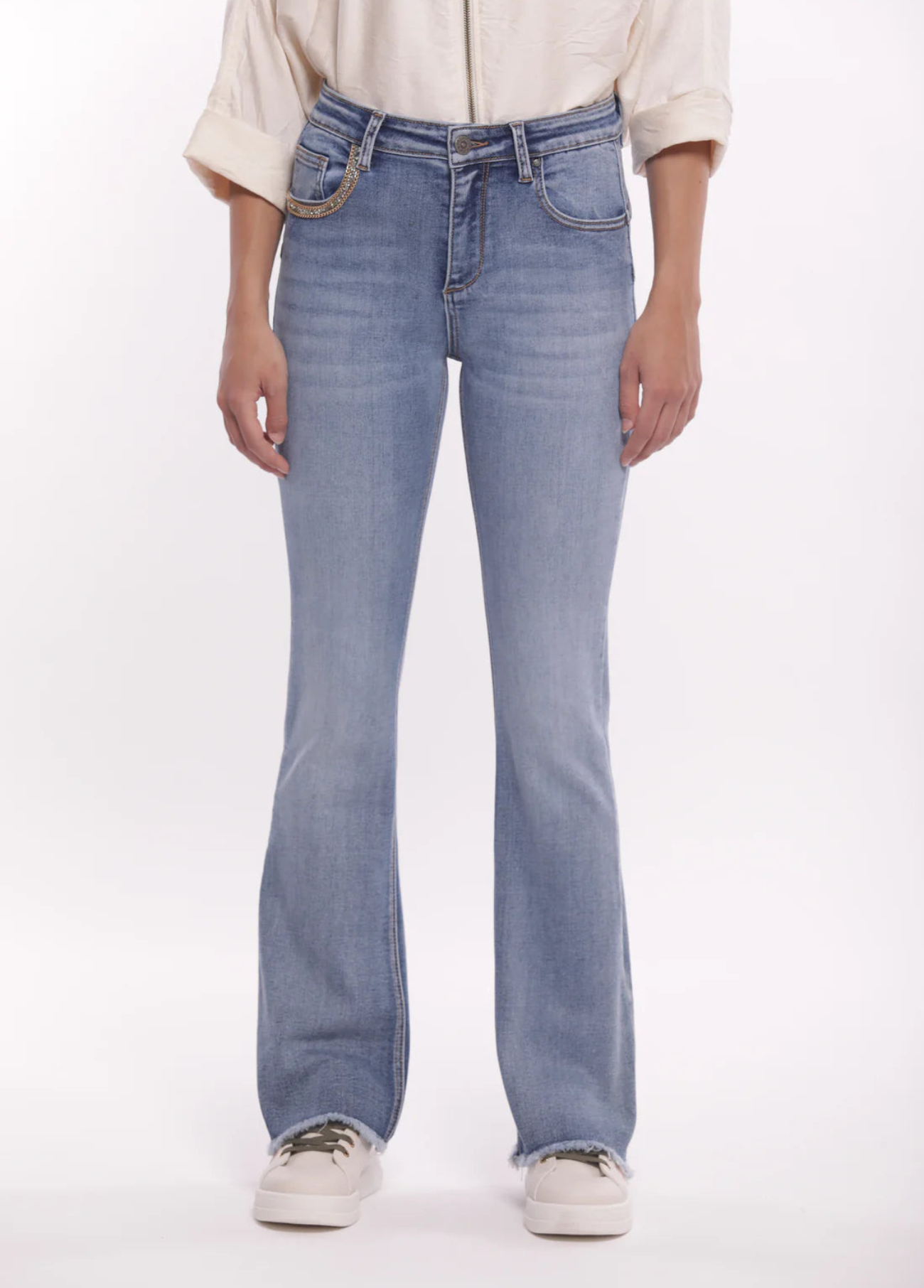 CALÇAS JEANS FLARE COM DETALHE NO BOLSO - MIMI MUA