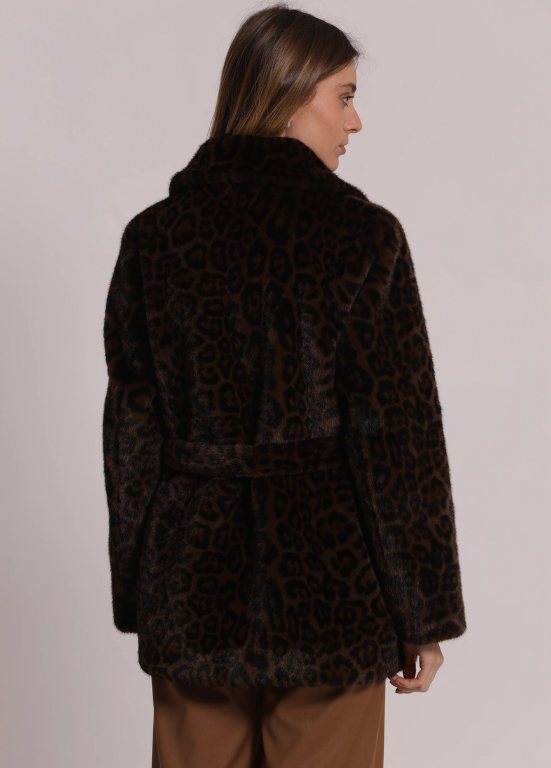CASACO FÔFO COM EFEITO DE PÊLO ANIMAL PRINT - MIMI MUA