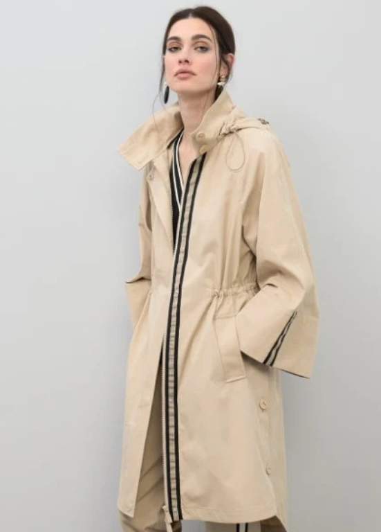 GABARDINE BEGE COM DETALHES CONTRASTANTES EM PRETO - LOLA CASADEMUNT